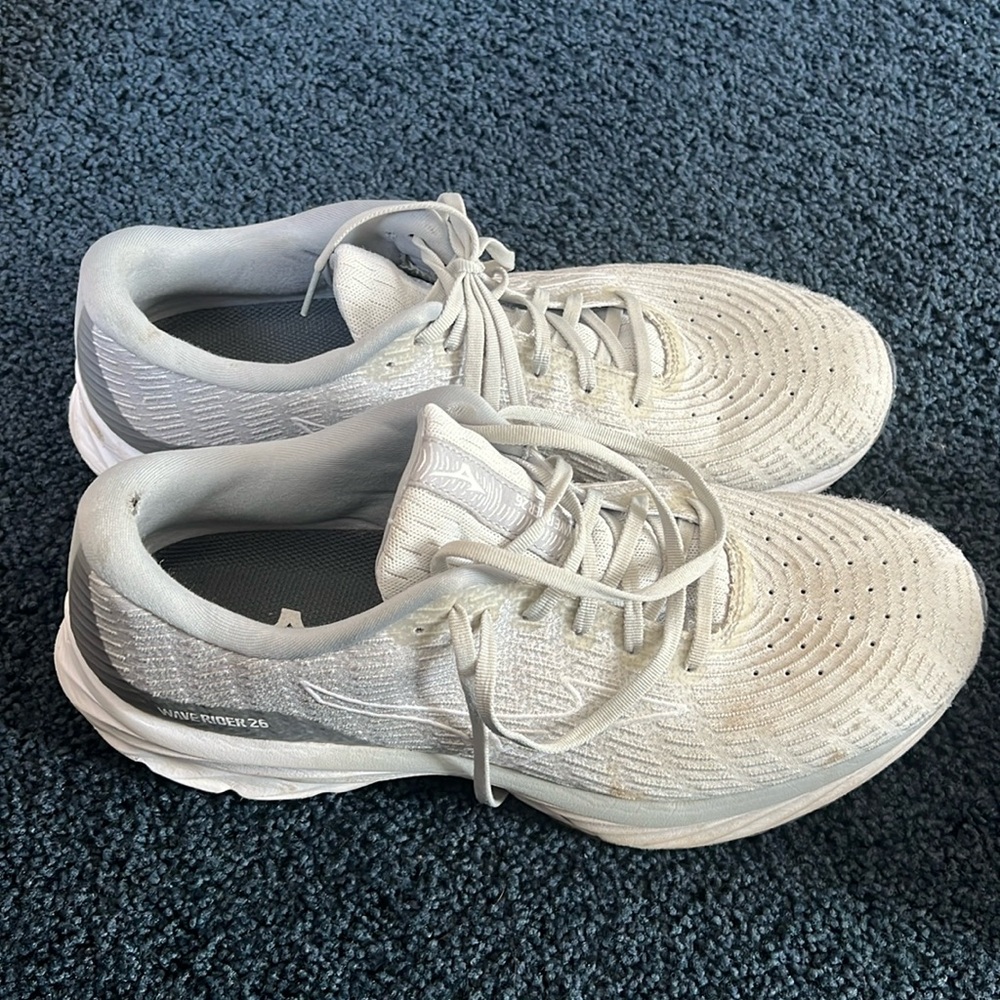 Women’s 12 Mizuno Wave Rider 26 Sneakers